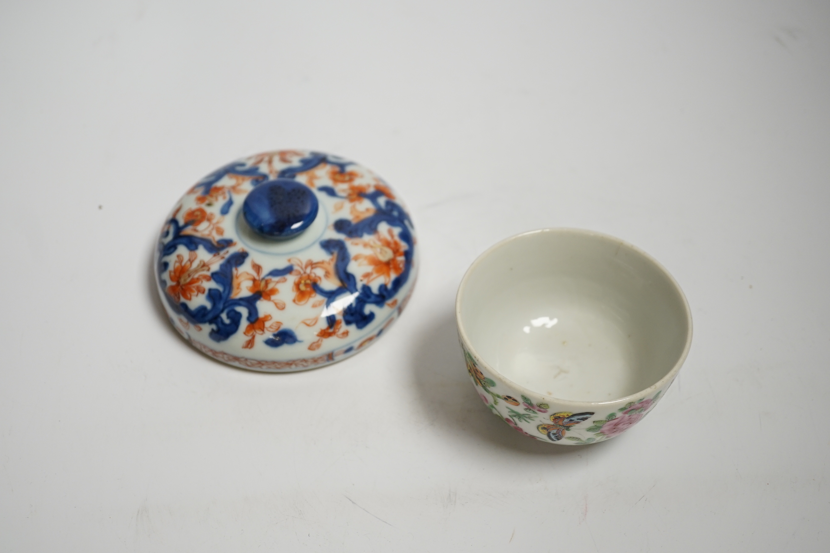 A Chinese famille rose bowl decorated with butterflies and birds together with an Imari cover, largest 11.5cm in diameter